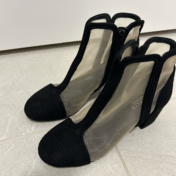 Elegant Black Ankle Booties - Picture 4 of 11